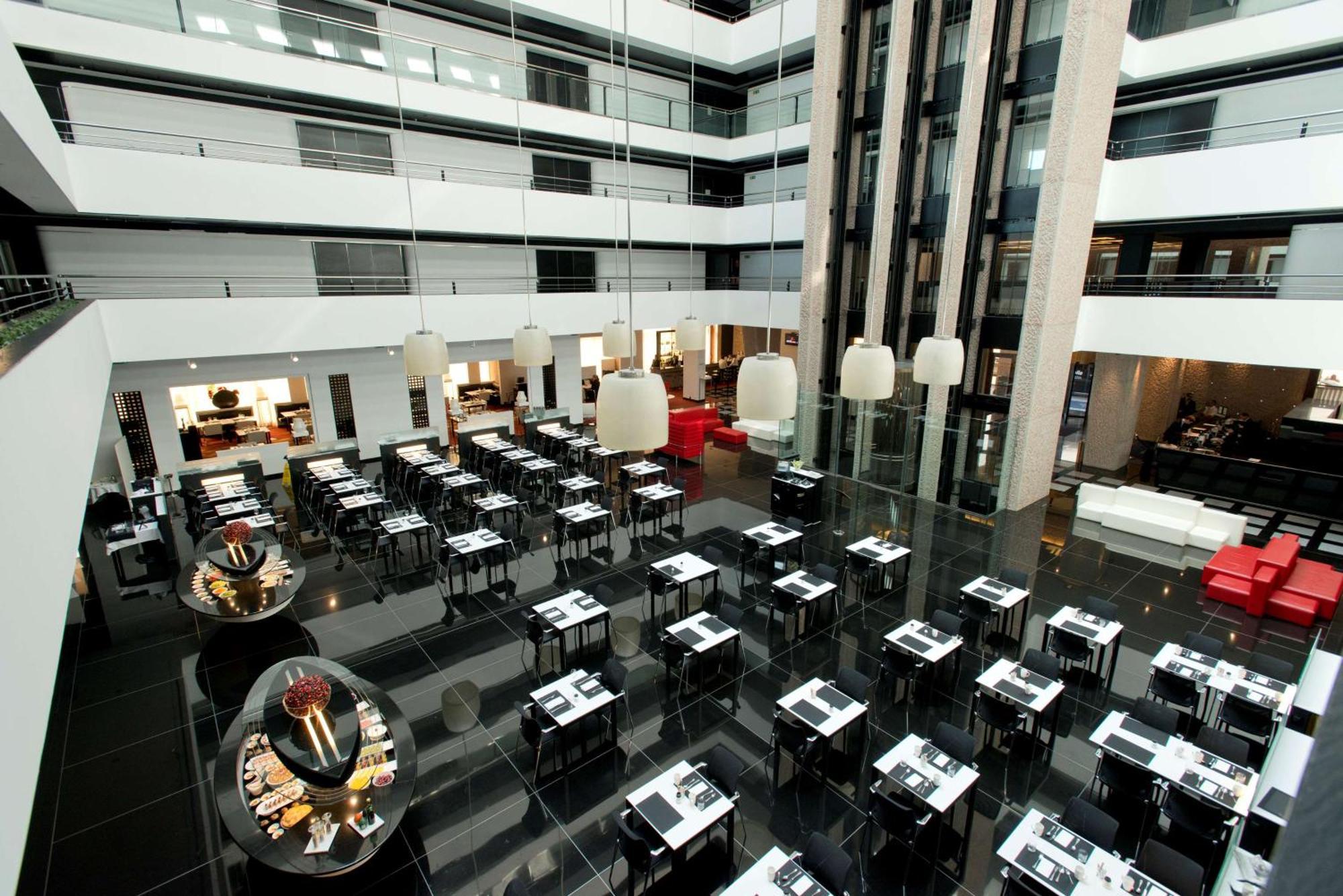 Hilton Madrid Airport — Фото 1